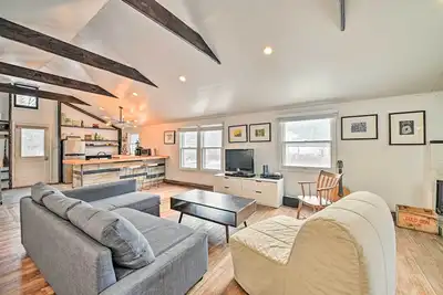 Image de Chic Prattsville Studio w/ Private Hot Tub!