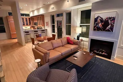 Image de Private 2br/2. 5ba Contemporary next to Audubon Park