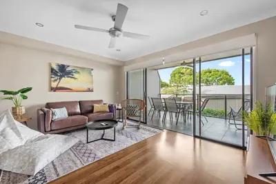 Image de Spacious + Convenient! 3Bed/2. 5Bath/1Car~Townhouse