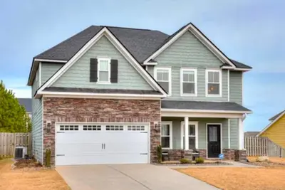 Image de 4 bedrooms 3 Full baths- Large Outdoor Living Space- 20 minutes to the Masters!