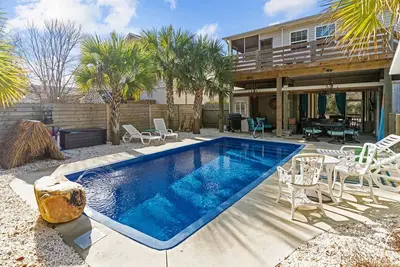 Image de Captivating Home with Private Pool, Backyard Oasis & Ample Space