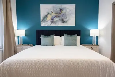 Image de Near Downtown | Kid & Pet Friendly | Garage | W/D