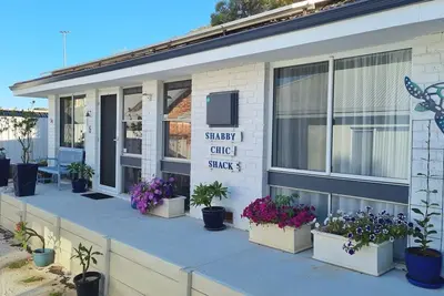 Image de Shabby Chic Shack- 2 brm cottage, close to beach