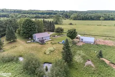 Image de Cozy cottage with up to 15 acres of land and flowing river