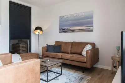 Image de Traumhafte Moderne Fewo im Denkmalshof nah Nordsee - Gulfhof DreybĂĽlt