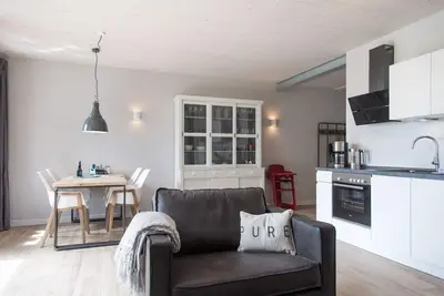Image de Traumwohnung im Alten Denkmal an der Nordsee - Gulfhof DreybĂĽlt