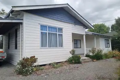 Image de Family Sized Home ideal for large groups just 25min sth of Hastings