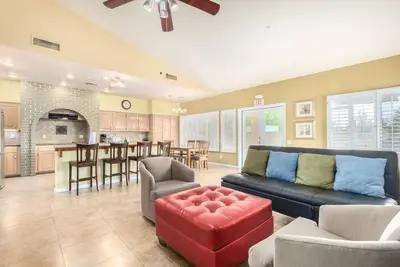 Image de Large 3, 000+ sq\/ft Phoenix Home, No Cleaning Fees!