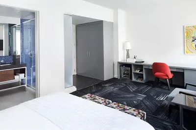Image de Conveniently To Excellent Transportation! 3 Modern Units, Pet-friendly Property!