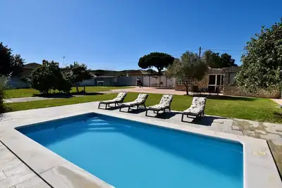 Image de Villa rustique et intime avec piscine privée à Chiclana de la Frontera, Andalousie, Espagne pour 10 personnes