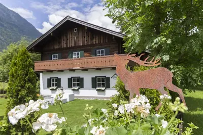 Image de Chalet Foresthouse, Chalet, only 25 minutes to Salzburg, garden, sauna, whirlpol
