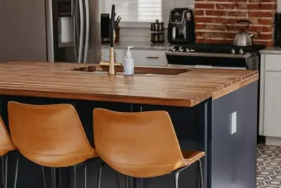 Image de Renovated home minutes from shopping & entertainment