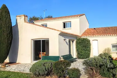 Image de Maison spacieuse à Olonne-sur-Mer avec jardin clos, proche plages et commerces, idéale familles
