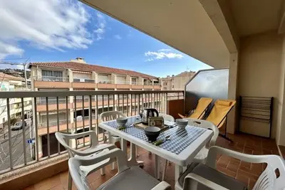 Image de Appartement T2 à 50m de la plage avec balcon, climatisation et parking - 5 couchages