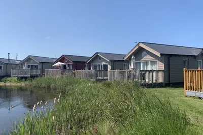 Image de The Lake House - a meadow lodge that sleeps 4 guests in 2 bedrooms