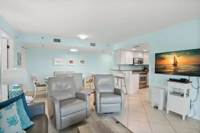 Image de 🌴 Caprice Resort Unit #201 – Corner Gulf Front Condo with Water Views