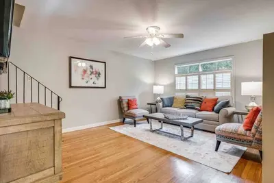 Image de Exclusive Historical Townhome: serene and cozy