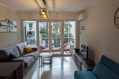 Image de studio meuble climatise centre ville vue mer