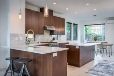 Image de Modern home blocks from trendy Mississippi Ave