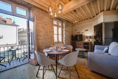 Image de Le Balcon Perrière I - Appartement de charme avec vue directe sur le Thiou