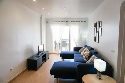 Bel appartement en première ligne avec de belles vues sur la mer et la côte,
