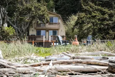 Image de The Beach Place | Beachfront, Pet-Friendly, Views