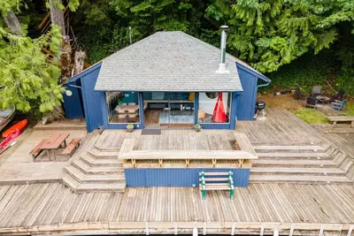 Image de Lake Sutherland Waterfront Cabin w/ Expansive Dock