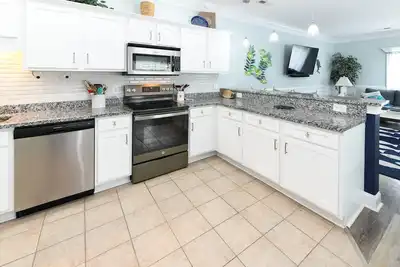 Image de 4 Br Walk to the Beach Beach House with Heated Private Pool! Popeye's Paradise