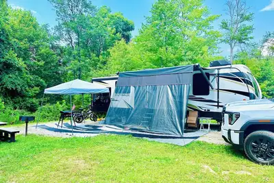 Image de Emplacement pour camping-car-Aucune-Rv Site 4