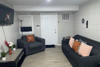 Image de Cozy & Spacious \/ 3 Min Walk to Yale Hospital
