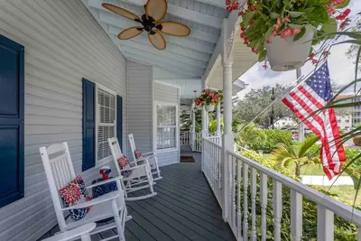 Image de Dwntn-DogFriendly-Museums-Beaches-Manatees-Rest's