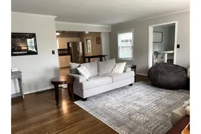 Image de Newly renovated- 2. 5 mi to Downtown Riverfront