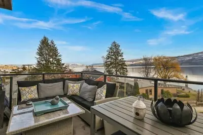 Image de 3 Bdrm Wine Country Luxury Waterfront Condo