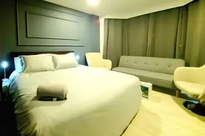 Image de Executive Suite Minutes From The Airport