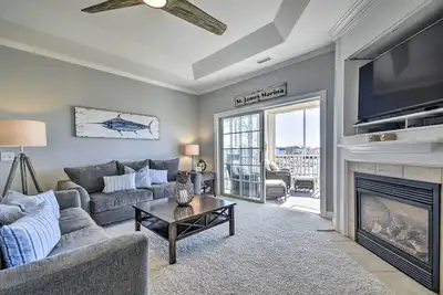 Image de Spacious Southport Condo w/ Balcony!