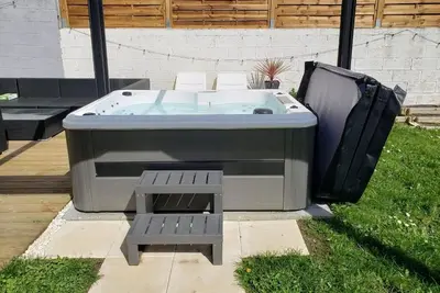 Image de Maison \"La bulle d'air\", commerces à pied et à 5minutes des plages!