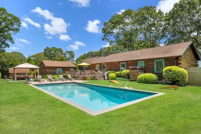 Image de Hamptons • Lincoln Log Getaway • Heated Pool