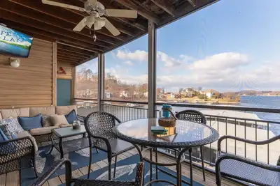 Image de 3 bedroom, 3 bathroom condo with stunning views