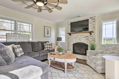 Image de Mattituck Home w\/ Fireplaces - Near Wineries