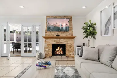 Image de Goode. Homes Cozy 4 bedroom home w/ Jacuzzzi