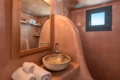 Image de Beautiful Megalochori Villa | Luxury Villa | 2 Bedrooms | Private Hot Tub & Uninterrupted Views of the Caldera | Megalochori