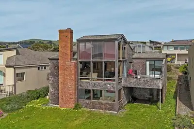 Image de Zeelink - Great ocean views, 18th fairway, frontline home.