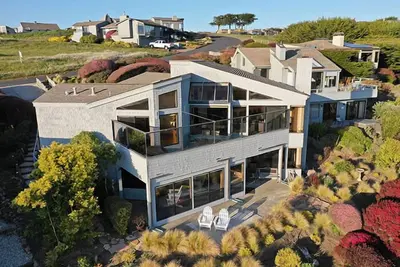Image de Beachcomber - Short walk to the beach, nice ocean views.