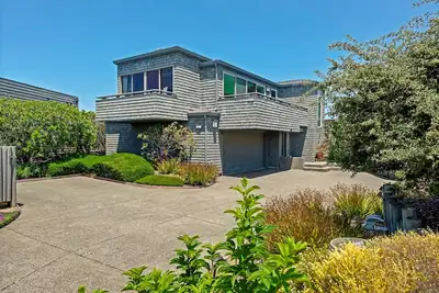 Image de Pacific Breeze - Great family home, nice views, newly remodeled.