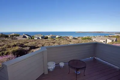 Image de Bearings - Beachy, comfortable, open & light, great views, pet friendly