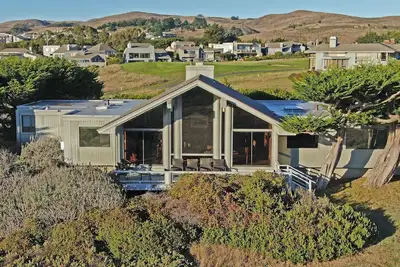 Image de Grayhaven - Panoramic views of the Pacific, spacious comfortable, 1 level.