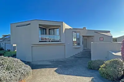 Image de The Starship - 2nd tee, great ocean views, nice modern home.