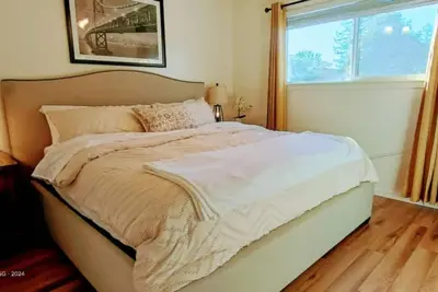 Image de House with New Addition King Size Bed, close to Downtown, St Helena, Kenwood