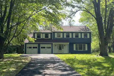 Image de Renovated 5 bedrooms. 6 beds. Great water pressure! New memory foam beds!