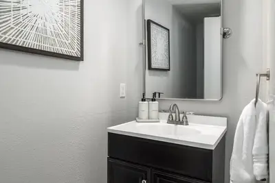 Image de Goode. Homes | Luxury Modern Home w/ Jacuzzi